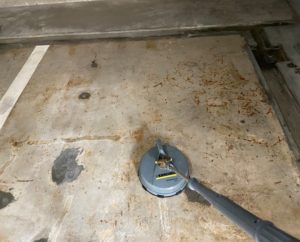 京都府のマンションの地下駐車場の高圧洗浄事例