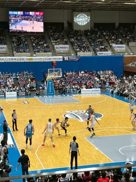 京都ハンナリーズホーム最終節で多くの来場者が集まる島津アリーナ京都