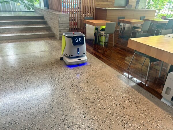 業務用清掃ロボットPUDU CC1