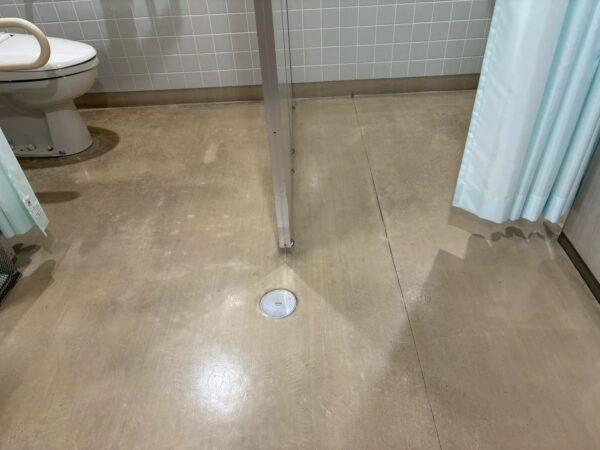 介護施設の床面清掃