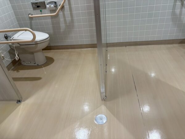 介護施設の床面清掃