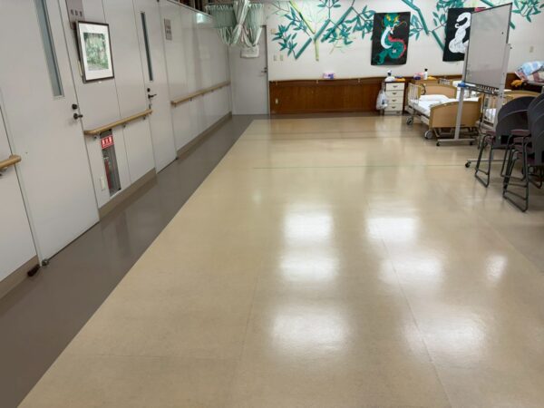 介護施設の床面清掃